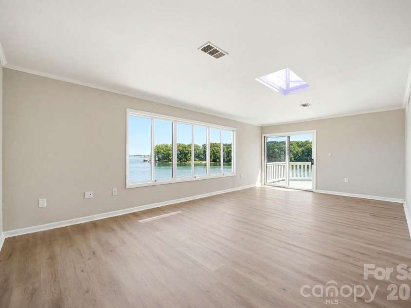7831 Spinnaker Bay Drive, Sherrills Ford, NC 28673.  MLS# CAR4379933, YatesRealty ID 24592. 
