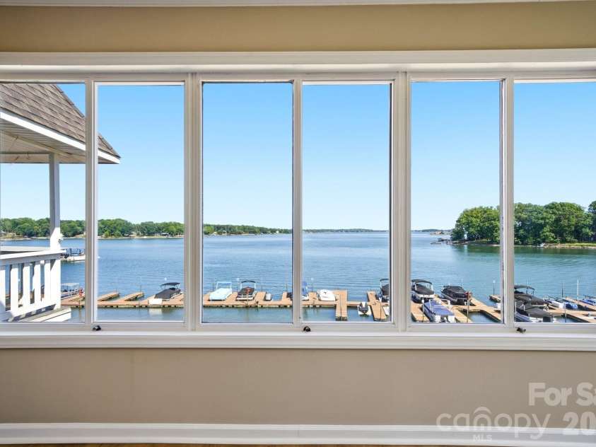 7831 Spinnaker Bay Drive, Sherrills Ford, NC 28673.  MLS# CAR4379933, YatesRealty ID 24592. 