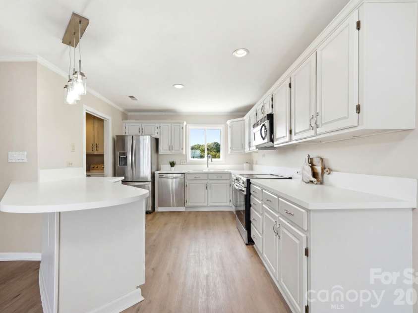 7831 Spinnaker Bay Drive, Sherrills Ford, NC 28673.  MLS# CAR4379933, YatesRealty ID 24592. 