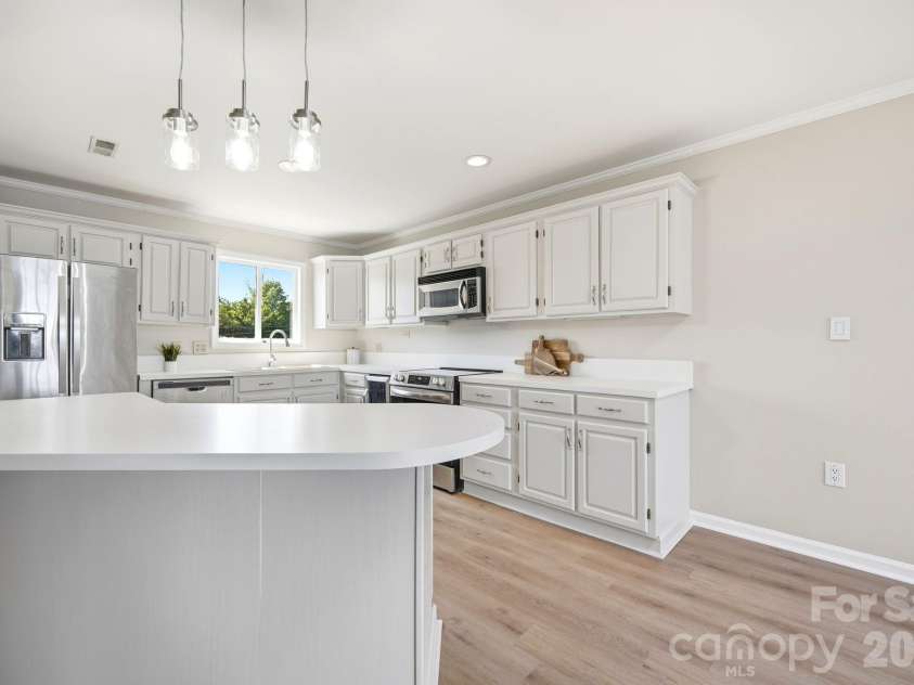 7831 Spinnaker Bay Drive, Sherrills Ford, NC 28673.  MLS# CAR4379933, YatesRealty ID 24592. 