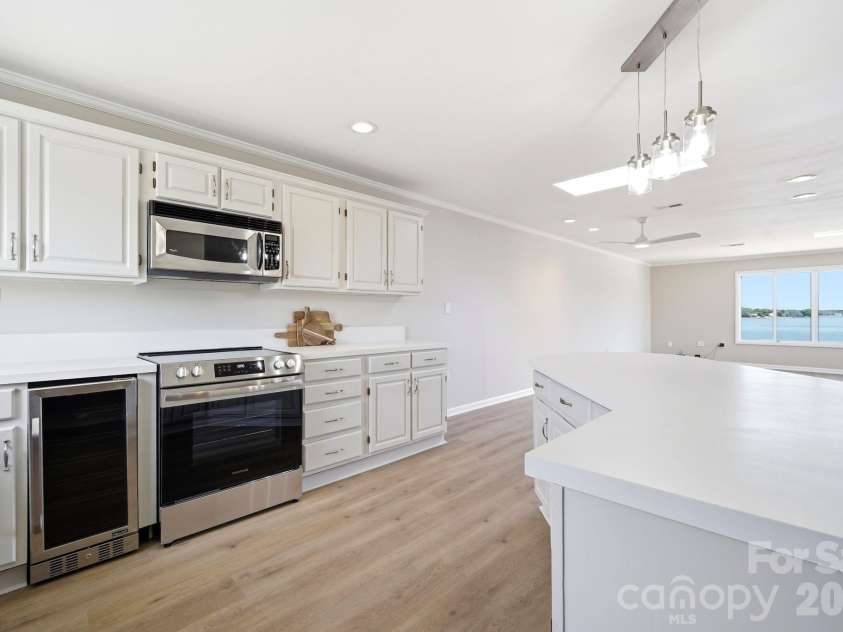 7831 Spinnaker Bay Drive, Sherrills Ford, NC 28673.  MLS# CAR4379933, YatesRealty ID 24592. 