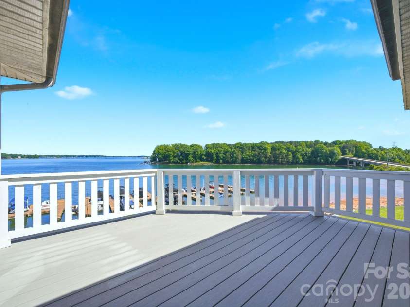 7831 Spinnaker Bay Drive, Sherrills Ford, NC 28673.  MLS# CAR4379933, YatesRealty ID 24592. 