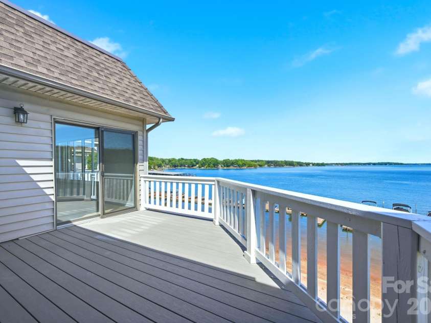 7831 Spinnaker Bay Drive, Sherrills Ford, NC 28673.  MLS# CAR4379933, YatesRealty ID 24592. 