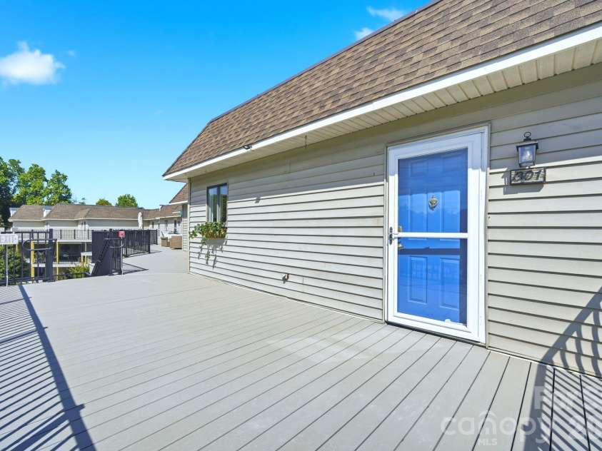 7831 Spinnaker Bay Drive, Sherrills Ford, NC 28673.  MLS# CAR4379933, YatesRealty ID 24592. 