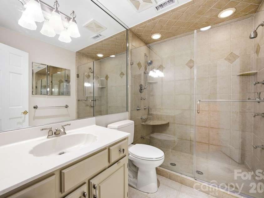 7831 Spinnaker Bay Drive, Sherrills Ford, NC 28673.  MLS# CAR4379933, YatesRealty ID 24592. 