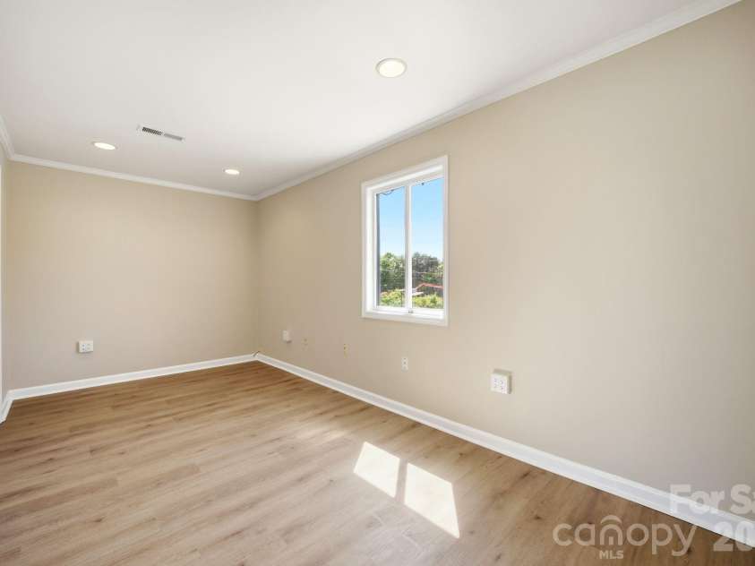 7831 Spinnaker Bay Drive, Sherrills Ford, NC 28673.  MLS# CAR4379933, YatesRealty ID 24592. 