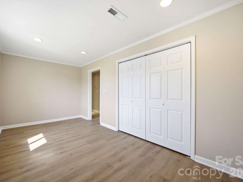 7831 Spinnaker Bay Drive, Sherrills Ford, NC 28673.  MLS# CAR4379933, YatesRealty ID 24592. 