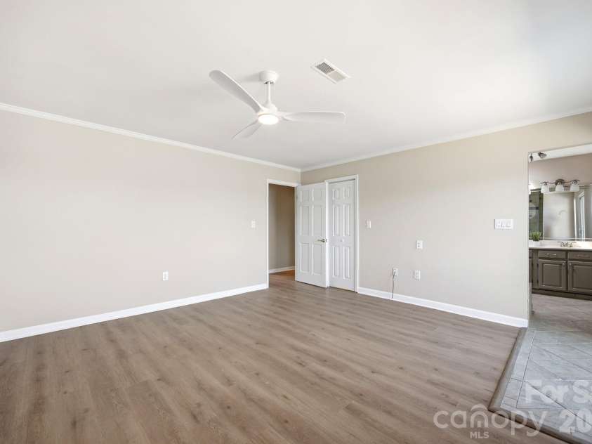 7831 Spinnaker Bay Drive, Sherrills Ford, NC 28673.  MLS# CAR4379933, YatesRealty ID 24592. 