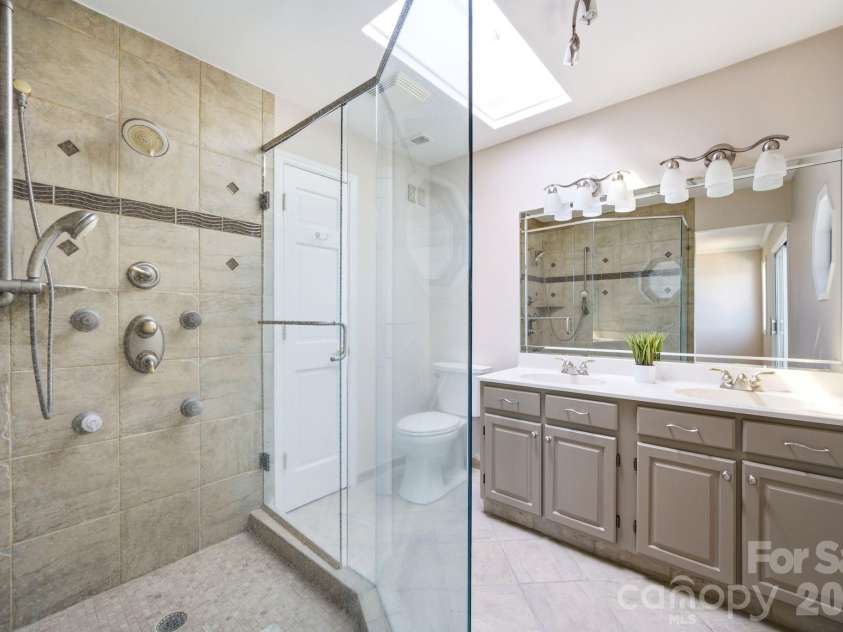 7831 Spinnaker Bay Drive, Sherrills Ford, NC 28673.  MLS# CAR4379933, YatesRealty ID 24592. 