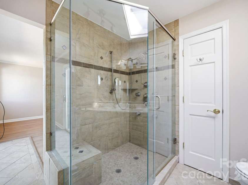 7831 Spinnaker Bay Drive, Sherrills Ford, NC 28673.  MLS# CAR4379933, YatesRealty ID 24592. 