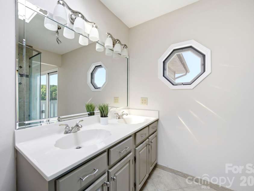 7831 Spinnaker Bay Drive, Sherrills Ford, NC 28673.  MLS# CAR4379933, YatesRealty ID 24592. 