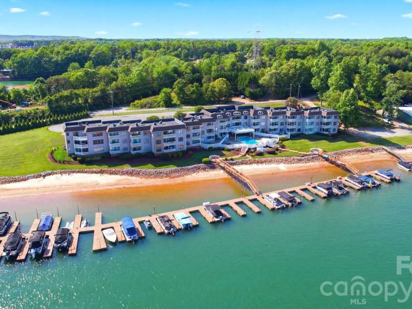 7831 Spinnaker Bay Drive, Sherrills Ford, NC 28673.  MLS# CAR4379933, YatesRealty ID 24592. 