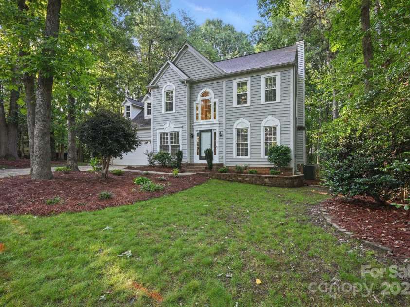 8805 Deerland Court, Huntersville, NC 28078.  MLS# CAR4268981, YatesRealty ID 24592. 