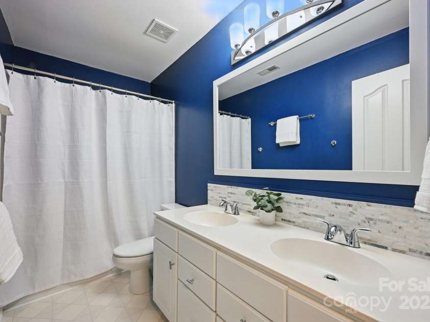 8805 Deerland Court, Huntersville, NC 28078.  MLS# CAR4268981, YatesRealty ID 24592. 