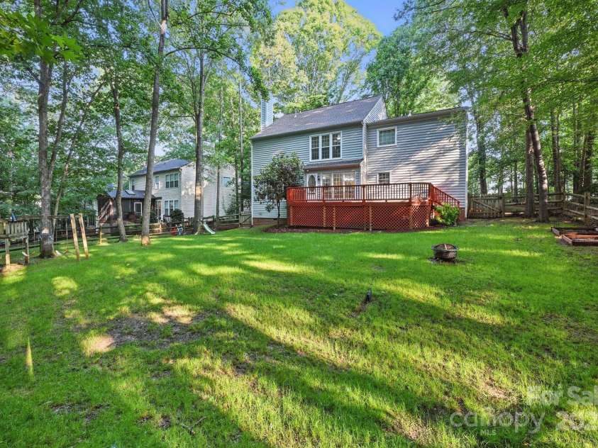 8805 Deerland Court, Huntersville, NC 28078.  MLS# CAR4268981, YatesRealty ID 24592. 