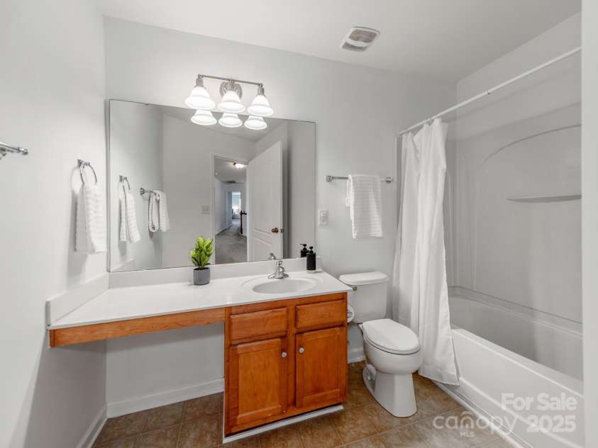 6532 Prosperity Commons Drive, Charlotte, NC 28269.  MLS# CAR4277974, YatesRealty ID 24593. 