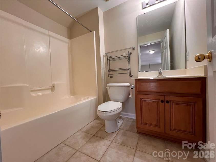 7709 Greylock Ridge Road, Matthews, NC 28105.  MLS# CAR4374056, YatesRealty ID 24593. 3rd Floor Bonus room Bathroom