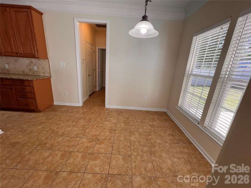 7709 Greylock Ridge Road, Matthews, NC 28105.  MLS# CAR4374056, YatesRealty ID 24593. Breakfast Area