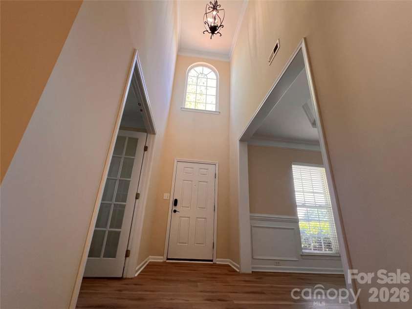 7709 Greylock Ridge Road, Matthews, NC 28105.  MLS# CAR4374056, YatesRealty ID 24593. Entrance(Foyer)
