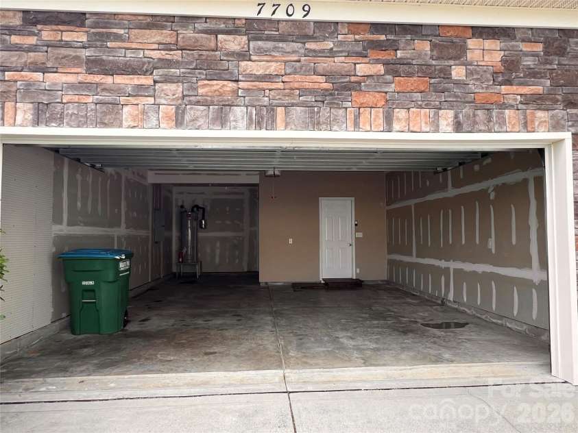 7709 Greylock Ridge Road, Matthews, NC 28105.  MLS# CAR4374056, YatesRealty ID 24593. Garage