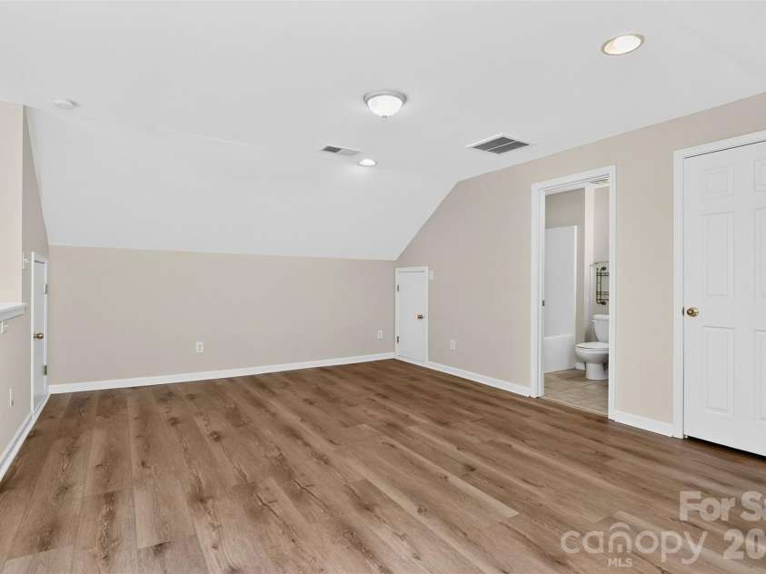 7709 Greylock Ridge Road, Matthews, NC 28105.  MLS# CAR4425798, YatesRealty ID 24593. 3rd Floor