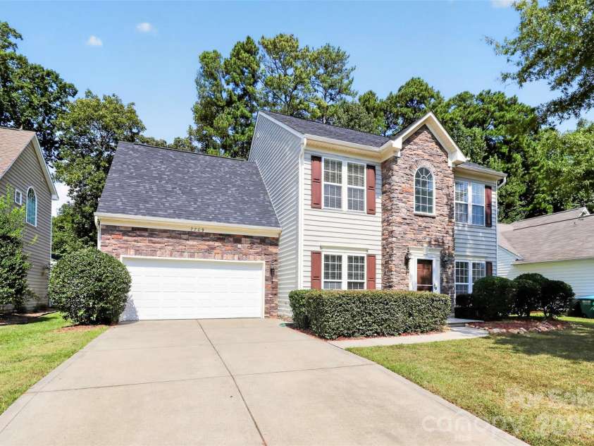 7709 Greylock Ridge Road, Matthews, NC 28105.  MLS# CAR4425798, YatesRealty ID 24593. 