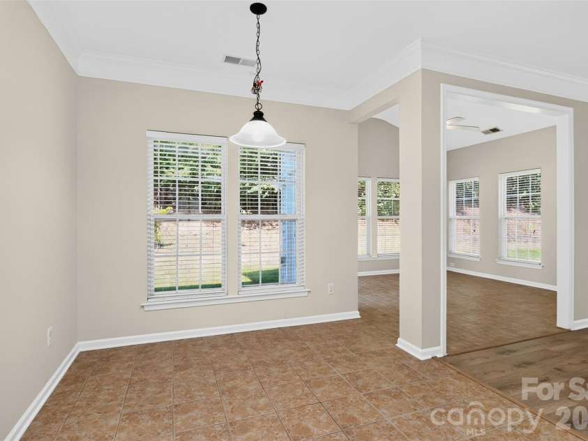 7709 Greylock Ridge Road, Matthews, NC 28105.  MLS# CAR4425798, YatesRealty ID 24593. Breakfast Area