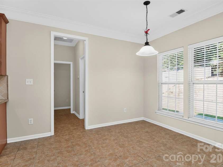 7709 Greylock Ridge Road, Matthews, NC 28105.  MLS# CAR4425798, YatesRealty ID 24593. Breakfast Room