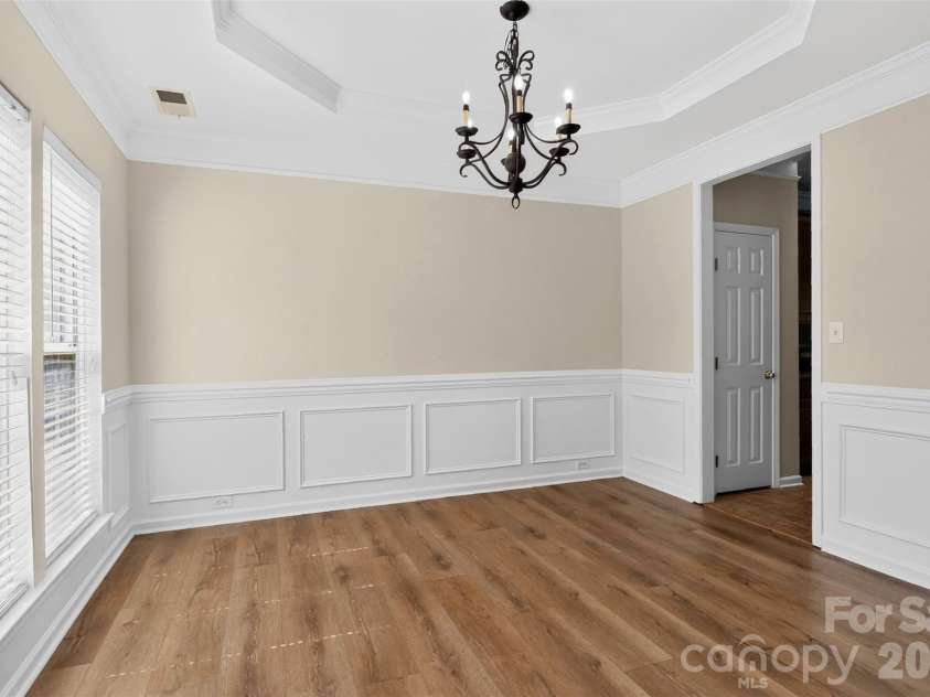 7709 Greylock Ridge Road, Matthews, NC 28105.  MLS# CAR4425798, YatesRealty ID 24593. Formal Dinin Room