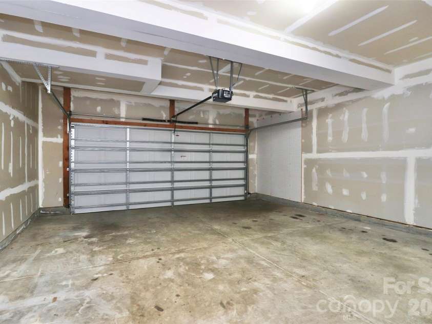 7709 Greylock Ridge Road, Matthews, NC 28105.  MLS# CAR4425798, YatesRealty ID 24593. Garage