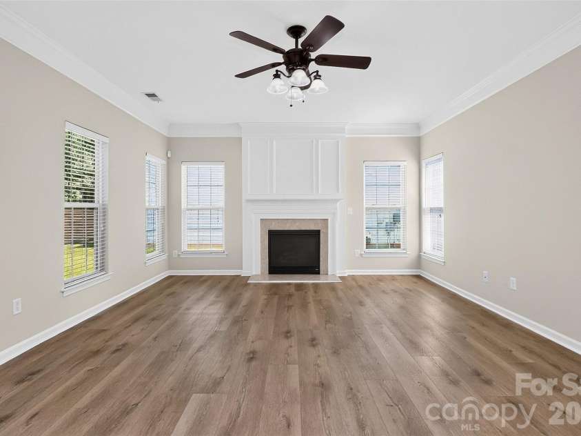 7709 Greylock Ridge Road, Matthews, NC 28105.  MLS# CAR4425798, YatesRealty ID 24593. Great Living room
