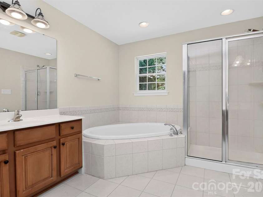 7709 Greylock Ridge Road, Matthews, NC 28105.  MLS# CAR4425798, YatesRealty ID 24593. Master Bathroom