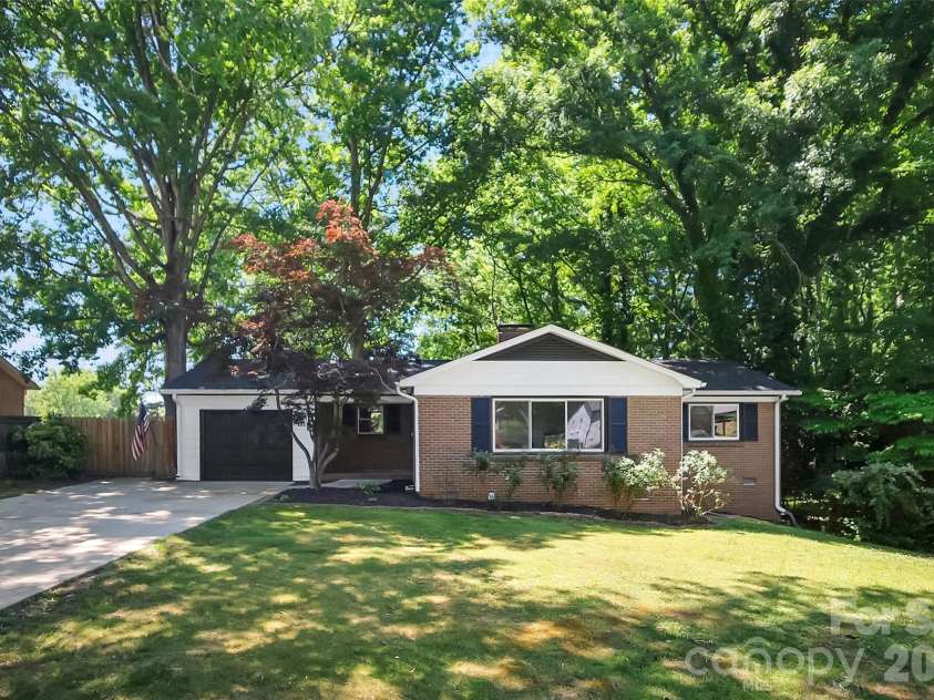 1815 Taylor Drive, Gastonia, NC 28052.  MLS# CAR4382507, YatesRealty ID 24594. 