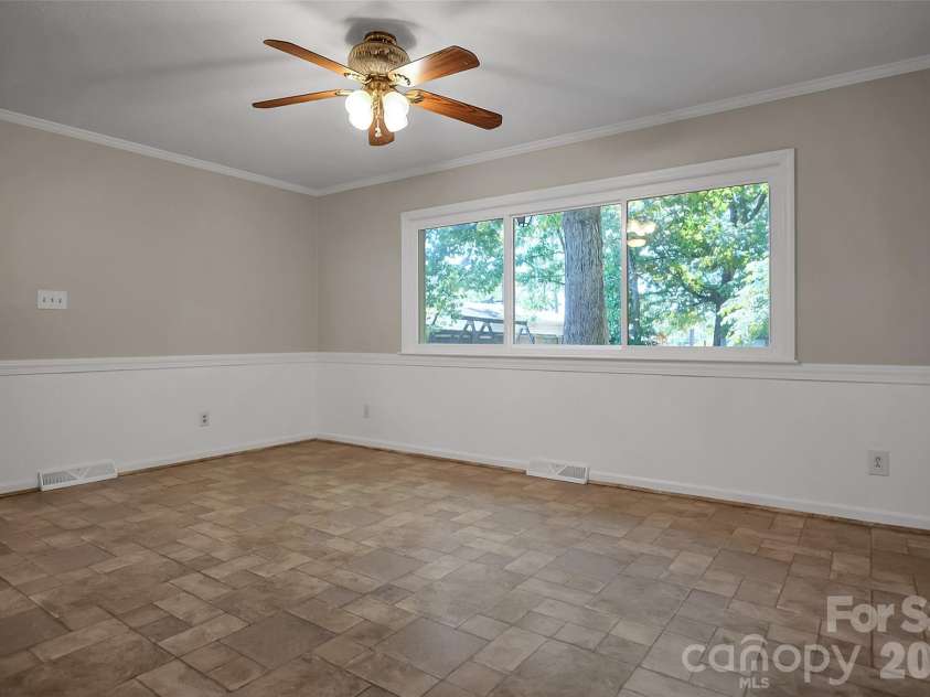 1815 Taylor Drive, Gastonia, NC 28052.  MLS# CAR4382507, YatesRealty ID 24594. 