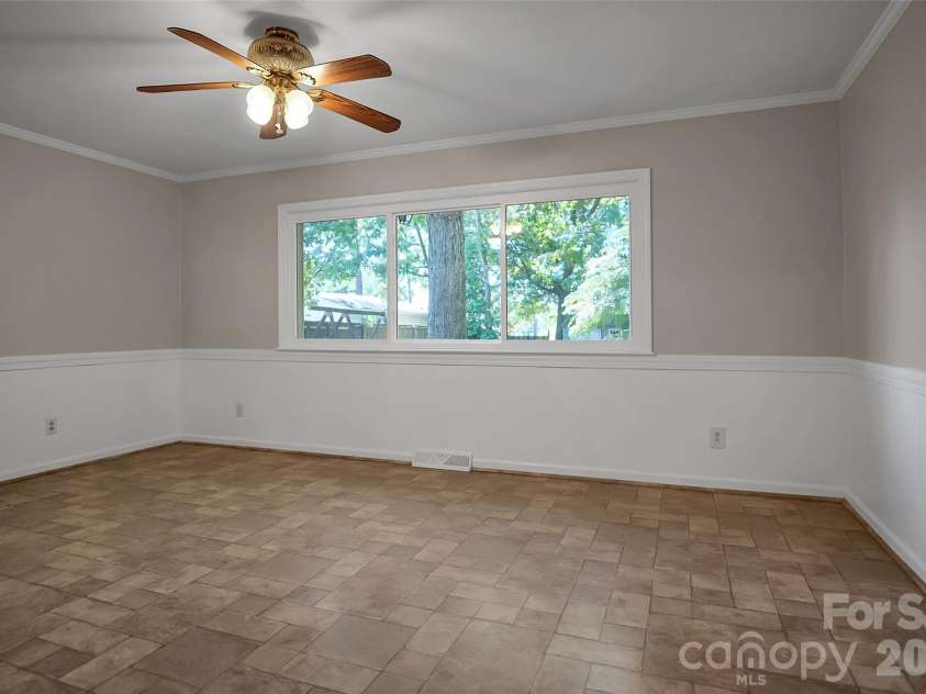 1815 Taylor Drive, Gastonia, NC 28052.  MLS# CAR4382507, YatesRealty ID 24594. 