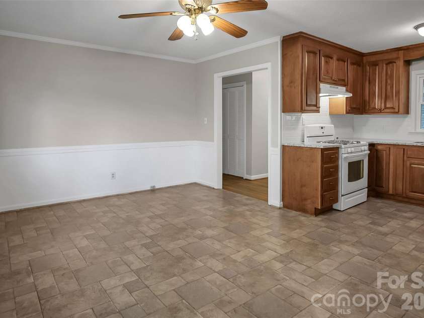1815 Taylor Drive, Gastonia, NC 28052.  MLS# CAR4382507, YatesRealty ID 24594. 
