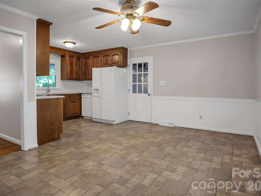 1815 Taylor Drive, Gastonia, NC 28052.  MLS# CAR4382507, YatesRealty ID 24594. 