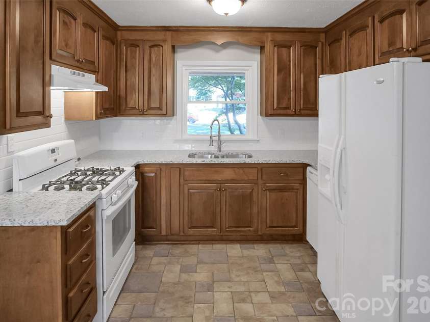 1815 Taylor Drive, Gastonia, NC 28052.  MLS# CAR4382507, YatesRealty ID 24594. 
