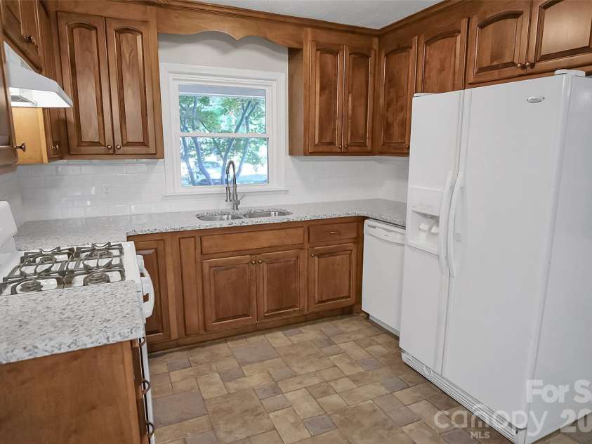 1815 Taylor Drive, Gastonia, NC 28052.  MLS# CAR4382507, YatesRealty ID 24594. 