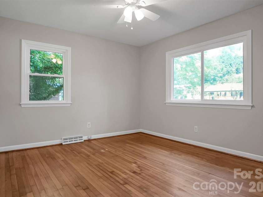 1815 Taylor Drive, Gastonia, NC 28052.  MLS# CAR4382507, YatesRealty ID 24594. 