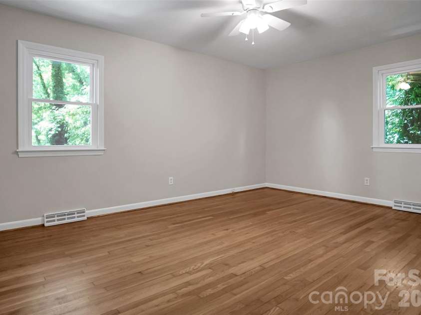 1815 Taylor Drive, Gastonia, NC 28052.  MLS# CAR4382507, YatesRealty ID 24594. 