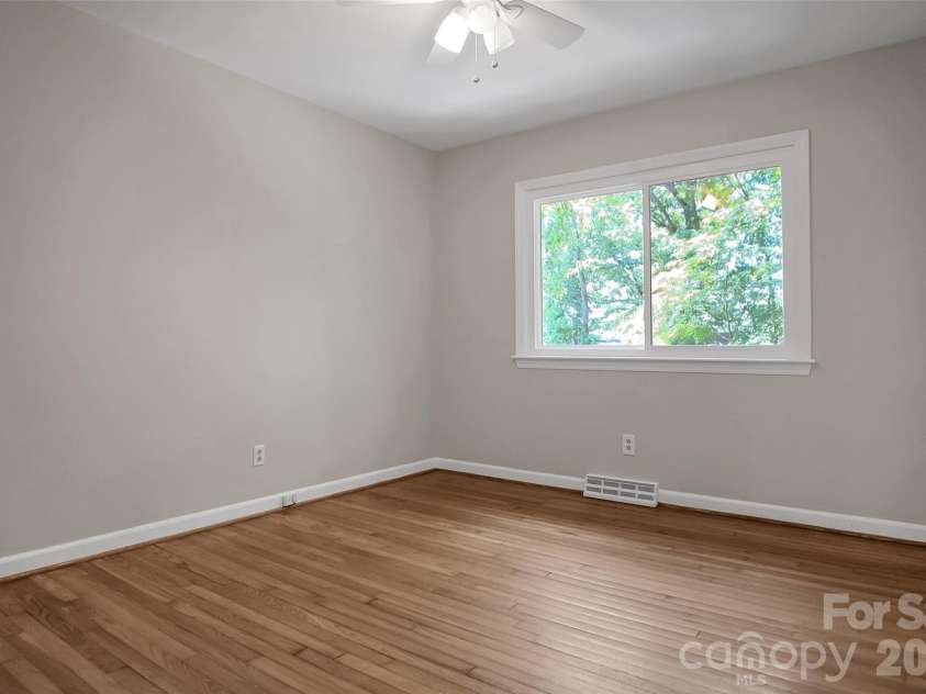 1815 Taylor Drive, Gastonia, NC 28052.  MLS# CAR4382507, YatesRealty ID 24594. 