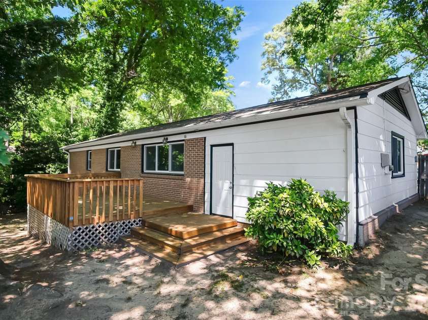 1815 Taylor Drive, Gastonia, NC 28052.  MLS# CAR4382507, YatesRealty ID 24594. 