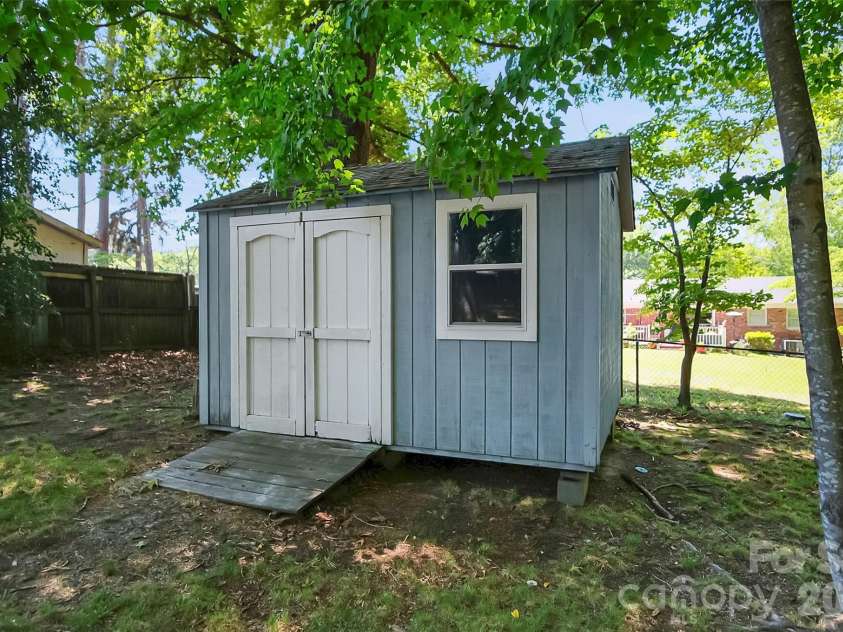1815 Taylor Drive, Gastonia, NC 28052.  MLS# CAR4382507, YatesRealty ID 24594. 