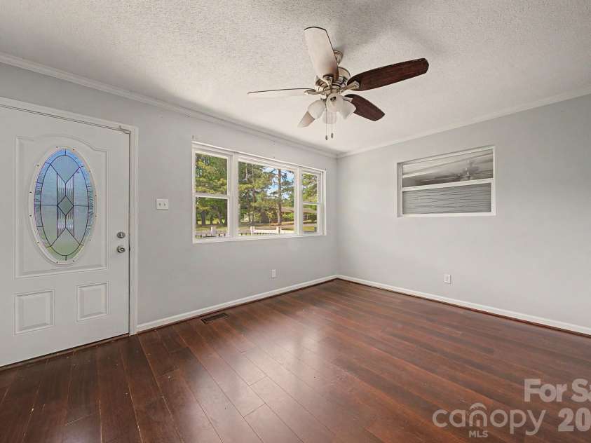630 Ginger Cake Road, Lancaster, SC 29820.  MLS# CAR4378541, YatesRealty ID 24595. Front Entry/Living Room