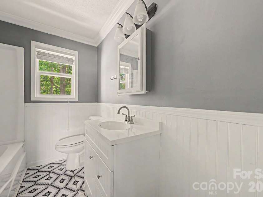 630 Ginger Cake Road, Lancaster, SC 29820.  MLS# CAR4378541, YatesRealty ID 24595. Full Bathroom 1