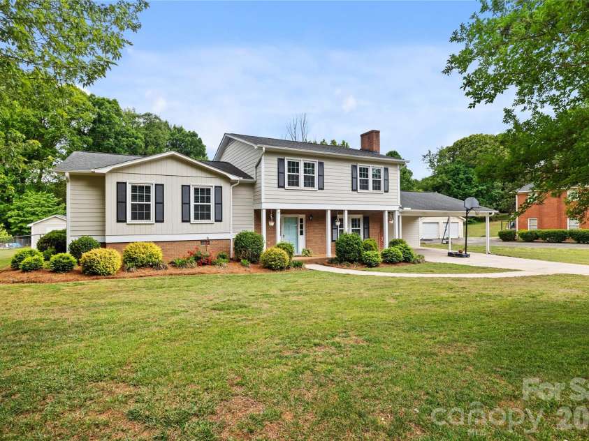 2417 Rosemond Circle, Gastonia, NC 28056.  MLS# CAR4382903, YatesRealty ID 24596. 