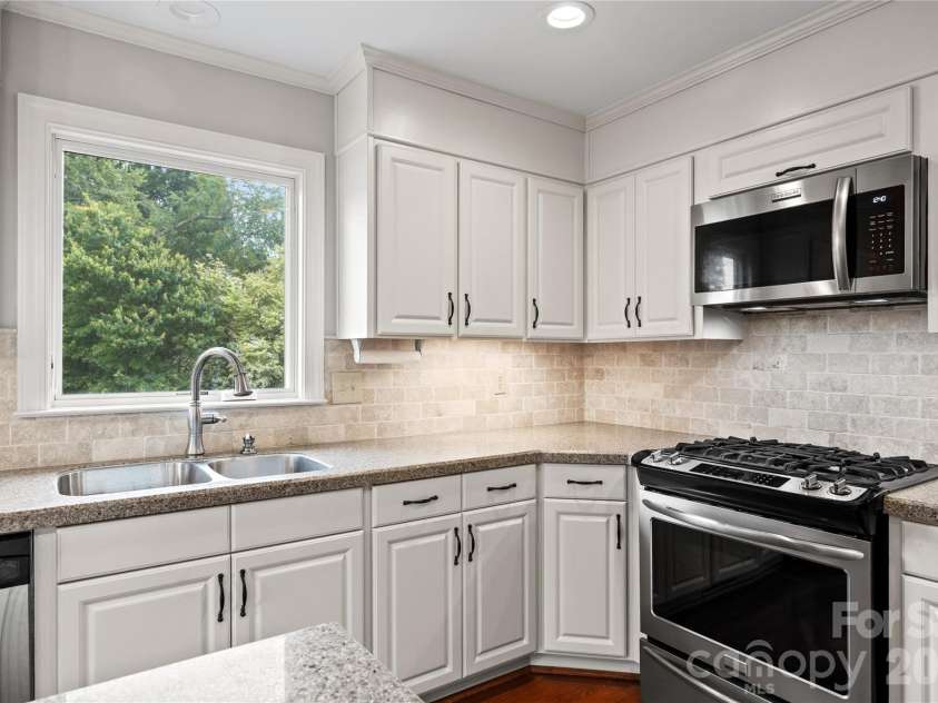 2417 Rosemond Circle, Gastonia, NC 28056.  MLS# CAR4382903, YatesRealty ID 24596. 