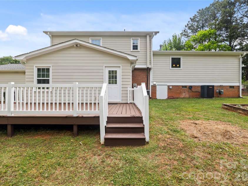2417 Rosemond Circle, Gastonia, NC 28056.  MLS# CAR4382903, YatesRealty ID 24596. 