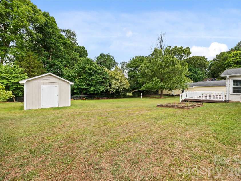 2417 Rosemond Circle, Gastonia, NC 28056.  MLS# CAR4382903, YatesRealty ID 24596. 